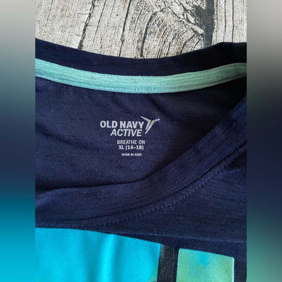 Old Navy short ACTIVE sleeve tee. Boys size XL (14-16) Like new condition. - Picture 4 of 5